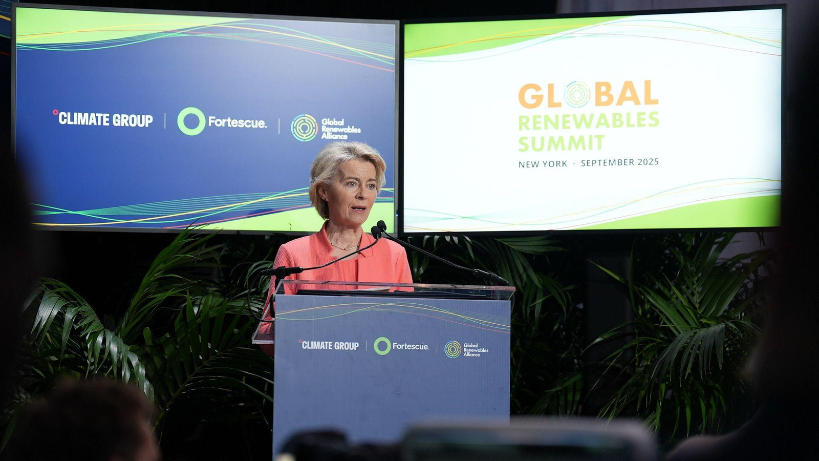 Ursula von der Leyen, presidenta de la Comisión Europea, en la apertura de la Cumbre Mundial de Renovables en Nueva York. Ursula von der Leyen, presidenta de la Comisión Europea, en la apertura de la Cumbre Mundial de Renovables en Nueva York.