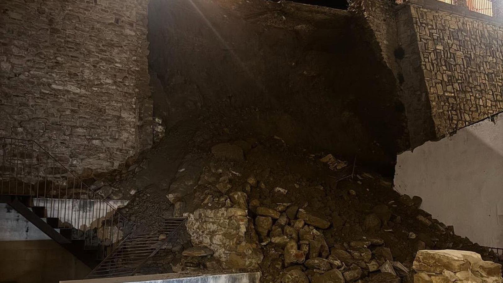 Derrumbe de la muralla de Arjona.