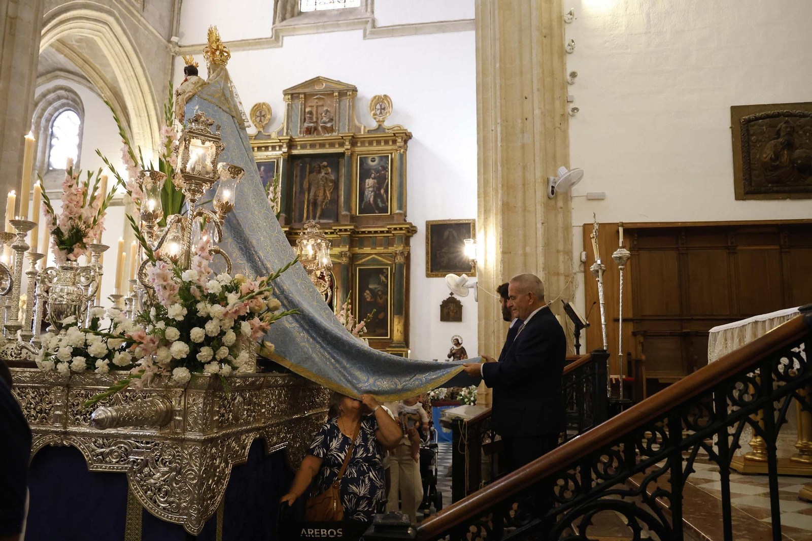 Las fotos del paso bajo el manto de la Virgen de la Luz de Tarifa