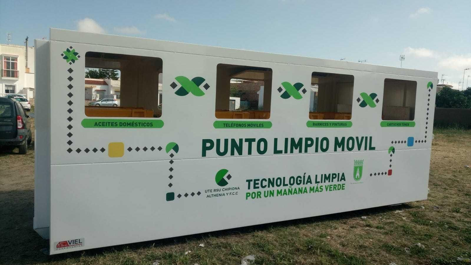 El nuevo punto limpio móvil que está operativo en Chipiona desde la semana pasada.