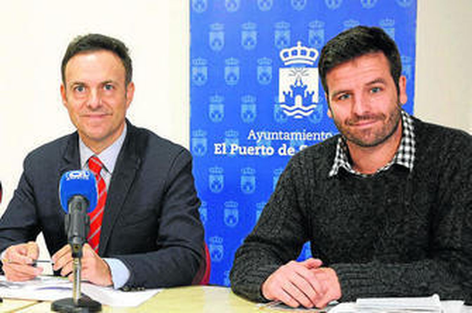 El alcalde la ciudad, David de la Encina, junto al edil de Economía y Hacienda, Javier Botella, en una foto de archivo.