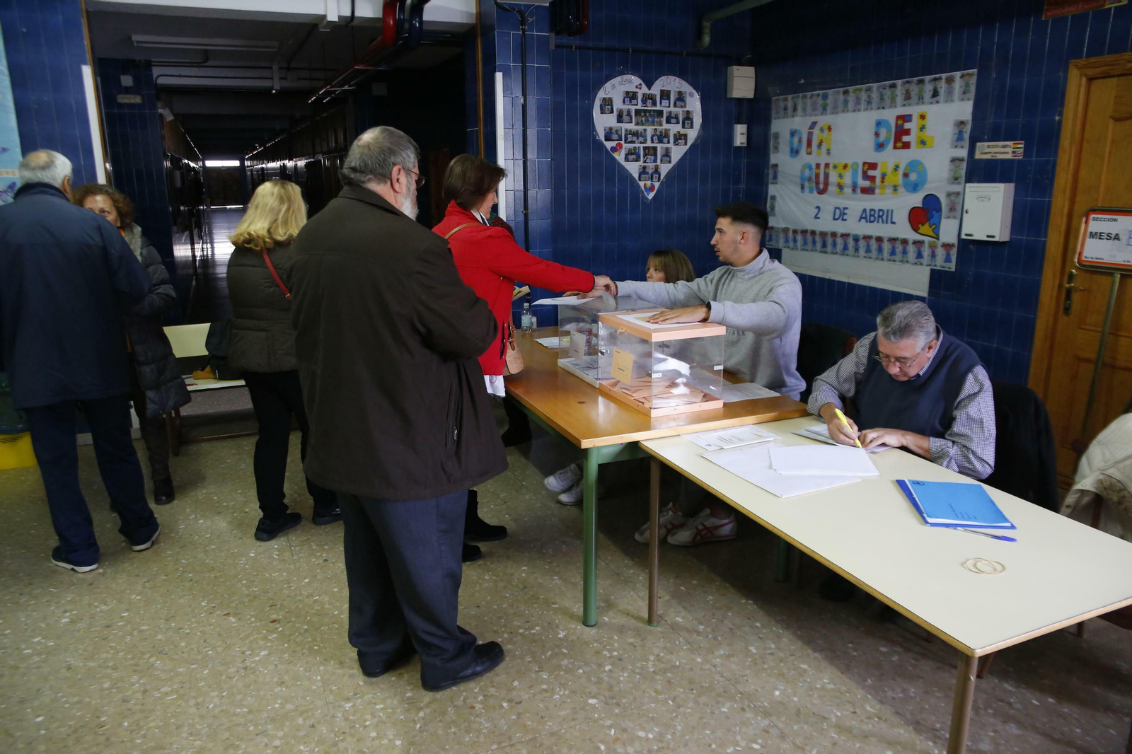 La jornada de elecciones en Granada, en imágenes