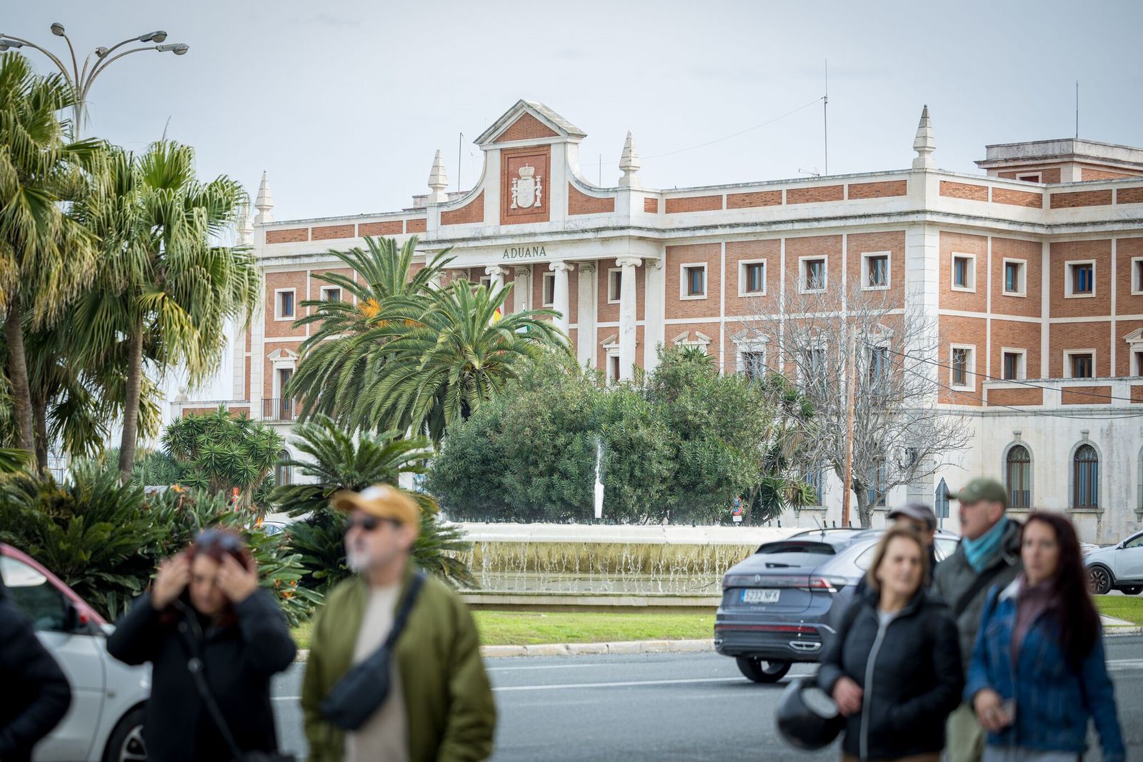 Fachada del edificio de la Aduana en la plaza de Sevilla, en Cádiz.