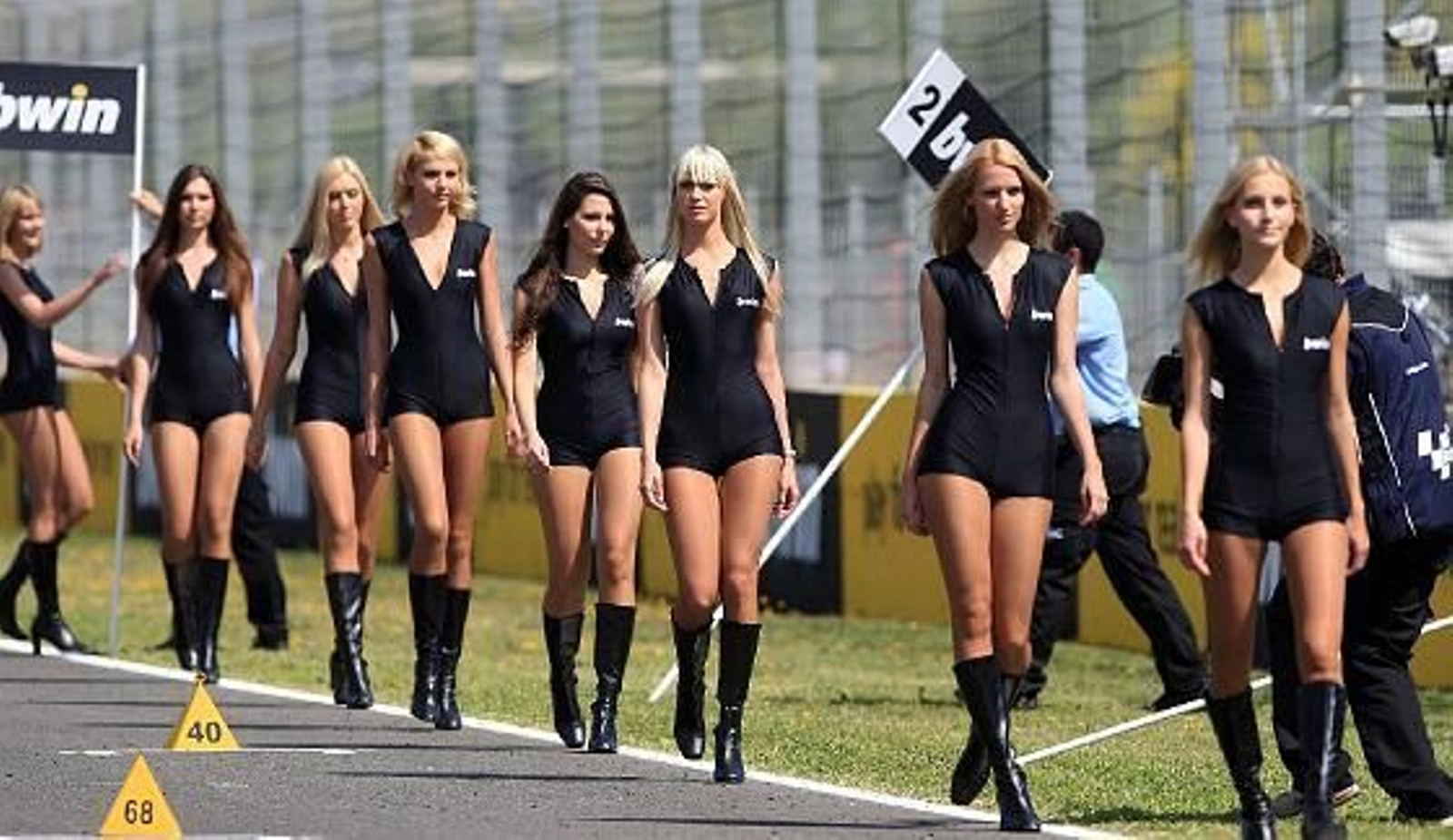 Las chicas del ´paddock´, puro espectáculo en Jerez. 

Foto: Juan Carlos Toro y Manuel Aranda