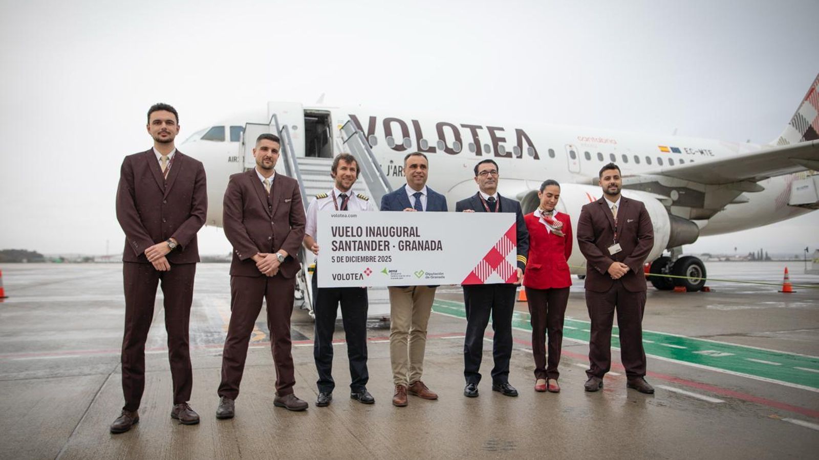 Presentación de la línea aérea entre la ciudad nazarí y la capital cántabra