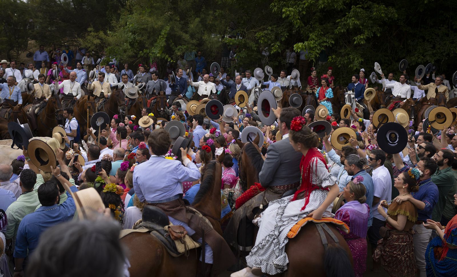 El paso de Triana y Sevilla por el Vado del Quema, en imágenes