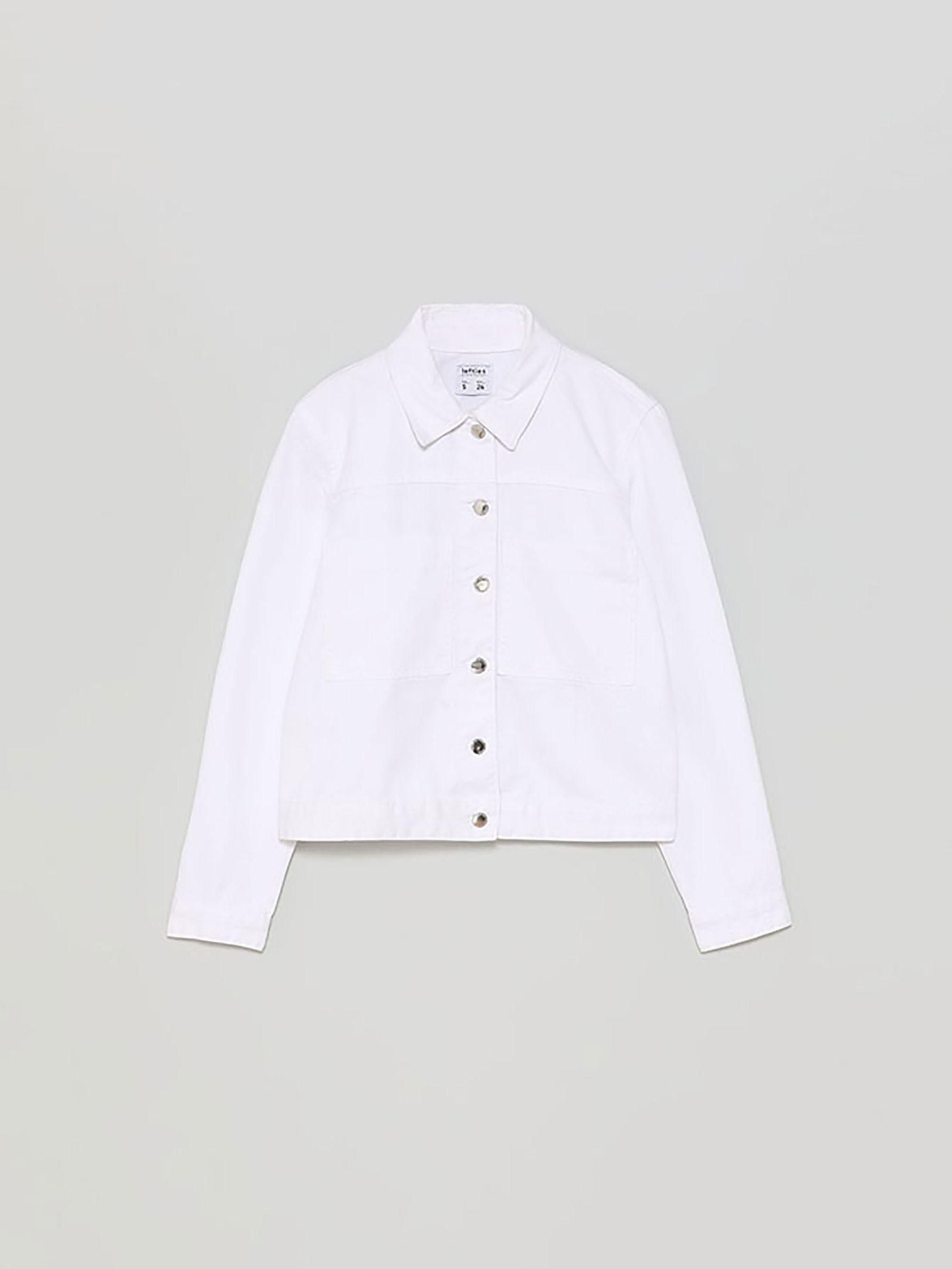 Chaqueta vaquera de color blanco de Lefties.