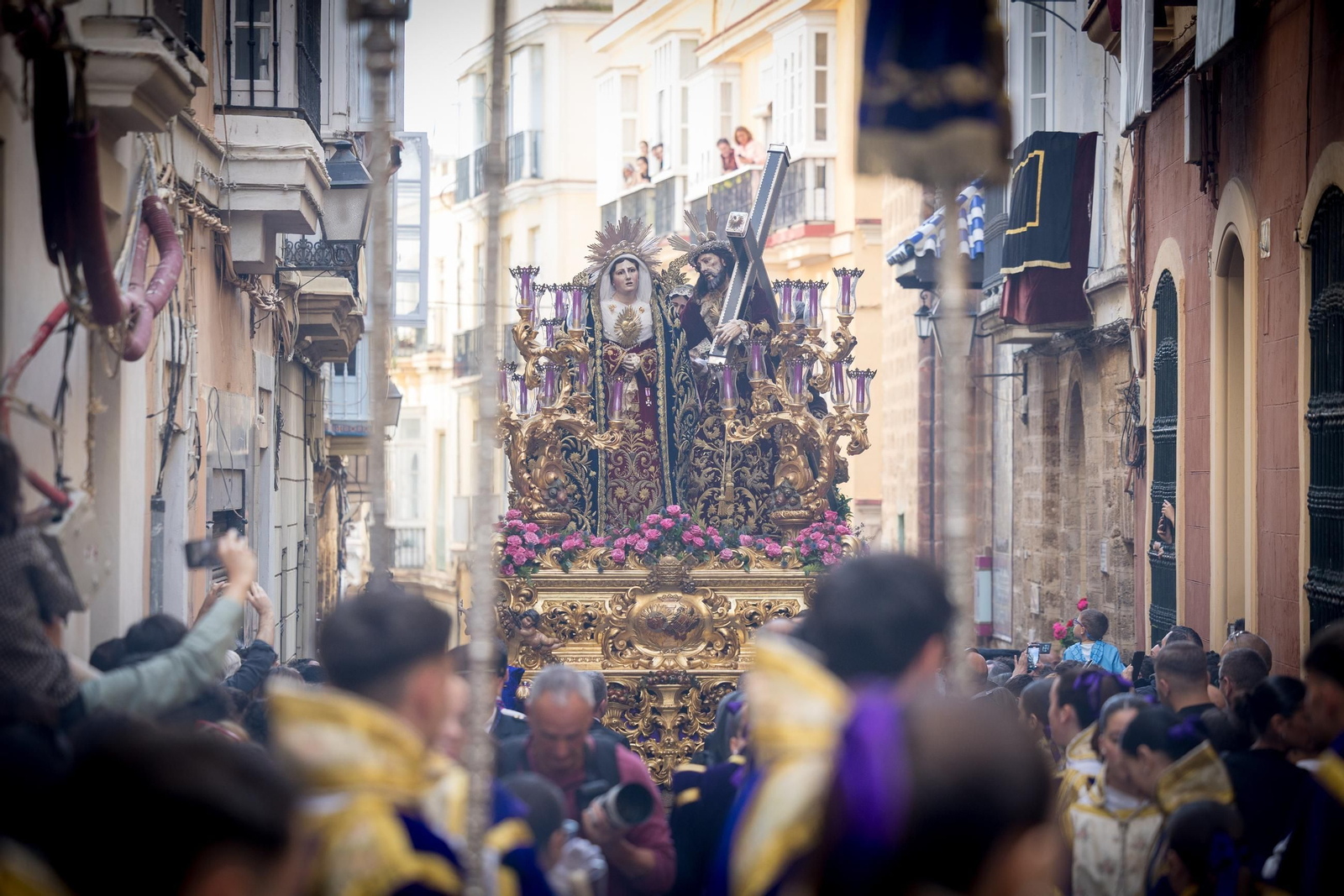 Imágenes de la salida de Afligidos en la Semana Santa de Cádiz 2025