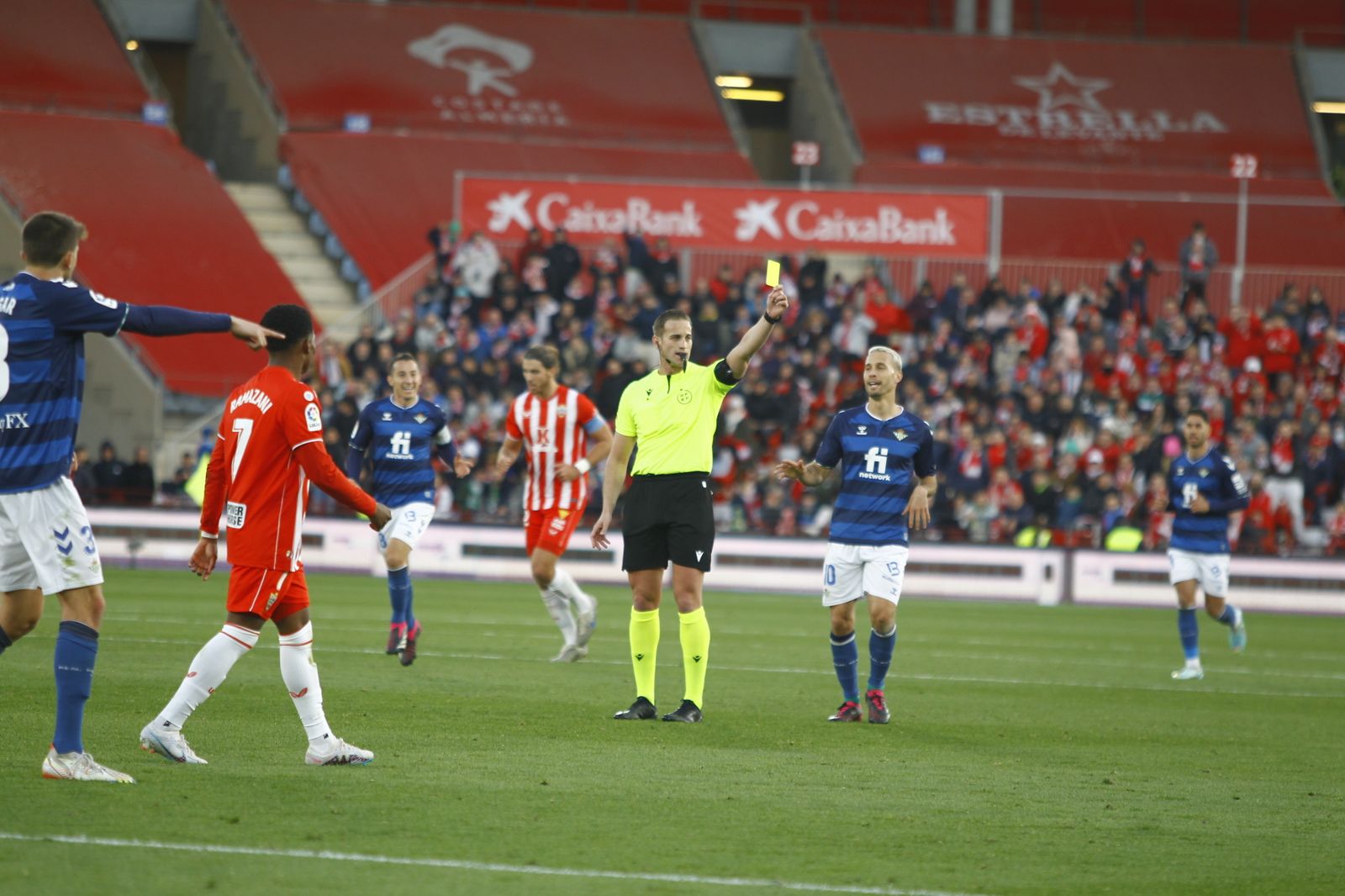 Imágenes del partido de fútbol U.D. Almería-Real Betis Balompié