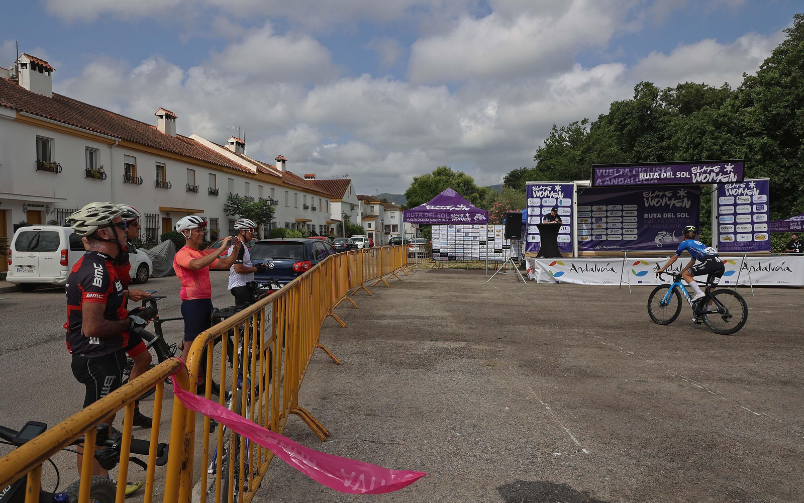 Fotos de la salida de la III Vuelta Ciclista femenina a Andalucía desde Castellar