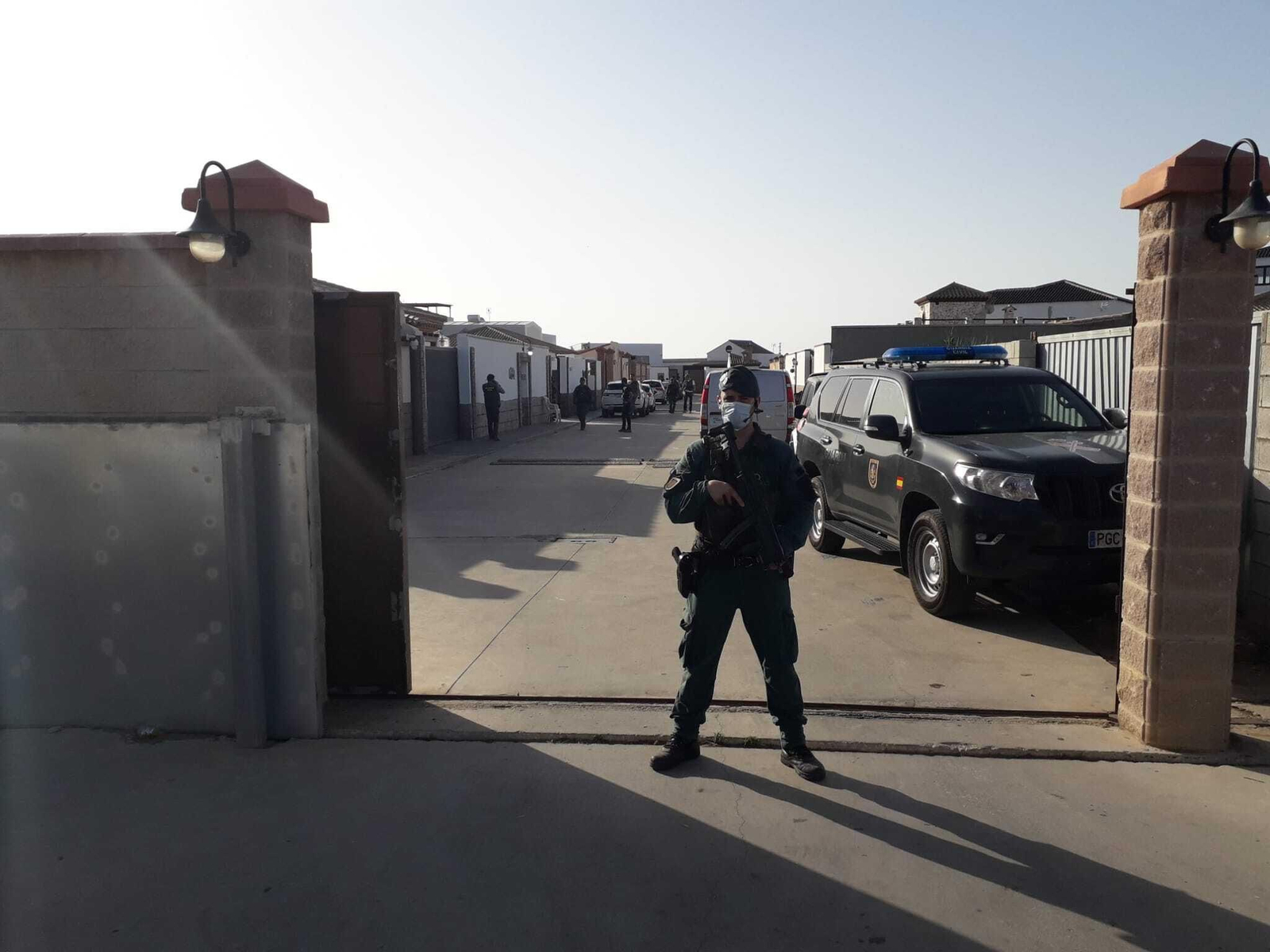 La Guardia Civil registra 19 viviendas en la operación Dolmen contra el blanqueo en La Línea