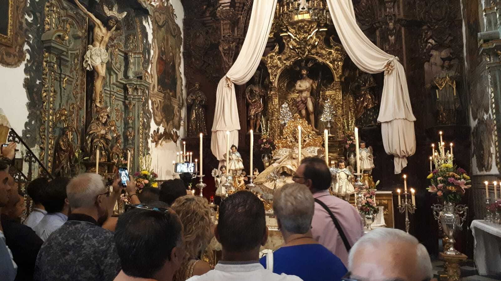 Fieles acuden a visitar a la Virgen de Pozo Santo