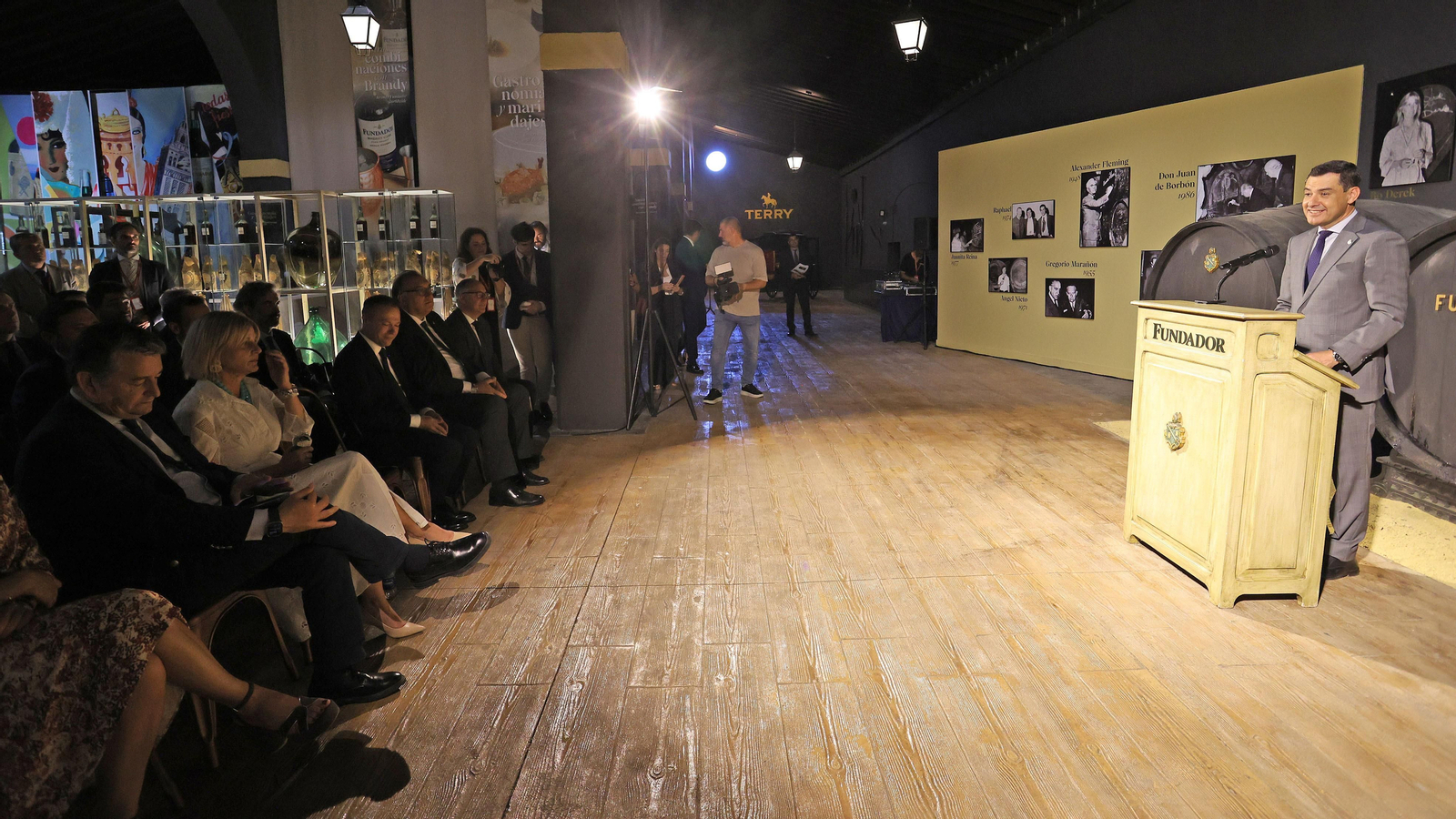 Juanma Moreno en la celebración del 150 aniversario de Fundador