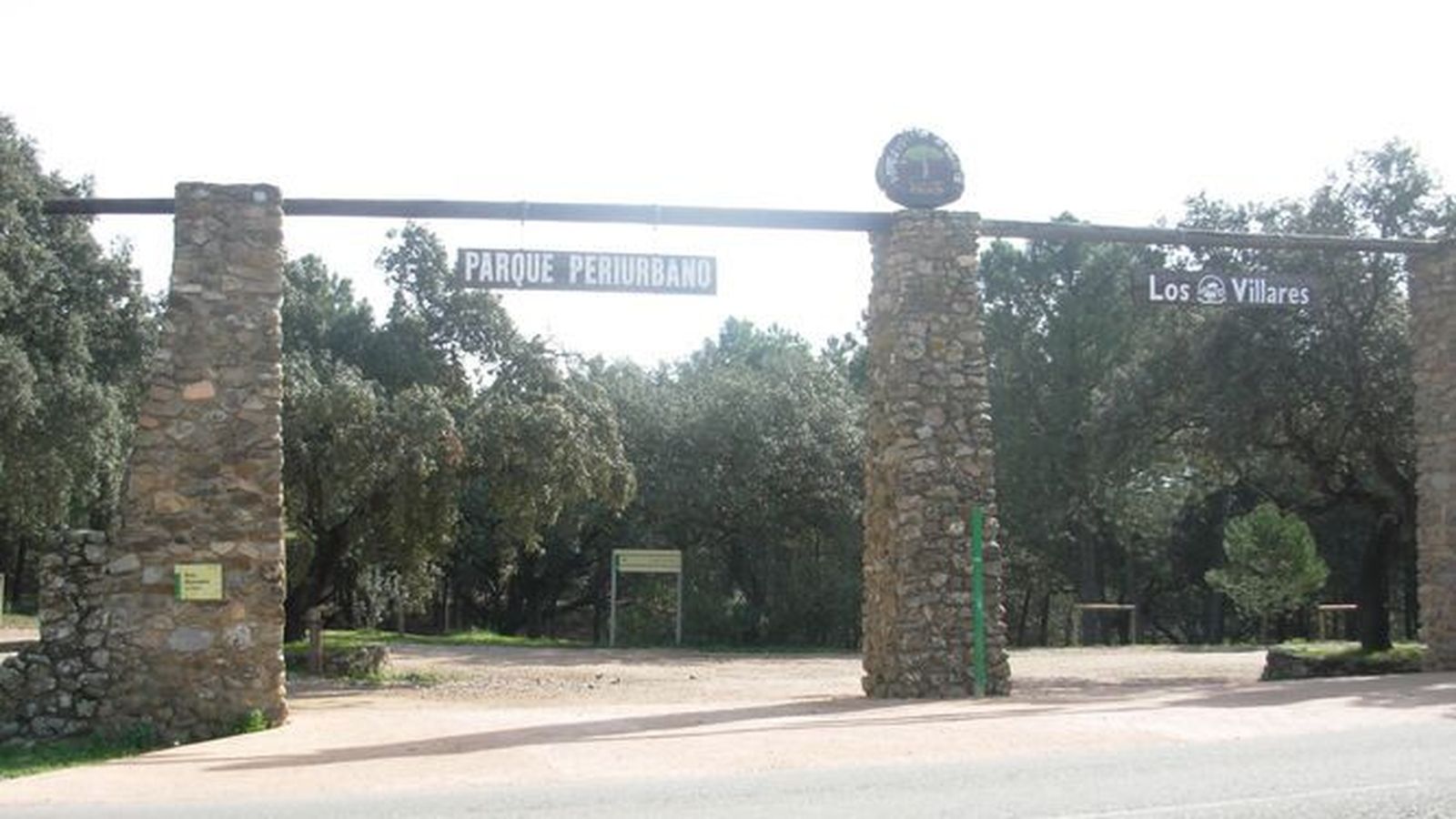 Acceso al parque periurbano de Los Villares.