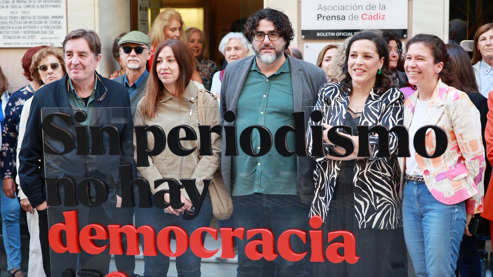 Luis García Montero, con miembros de la Asociación de la Prensa de Cádiz, este 3 de mayo, Día de la Libertad de Prensa. Luis García Montero, con miembros de la Asociación de la Prensa de Cádiz, este 3 de mayo, Día de la Libertad de Prensa.