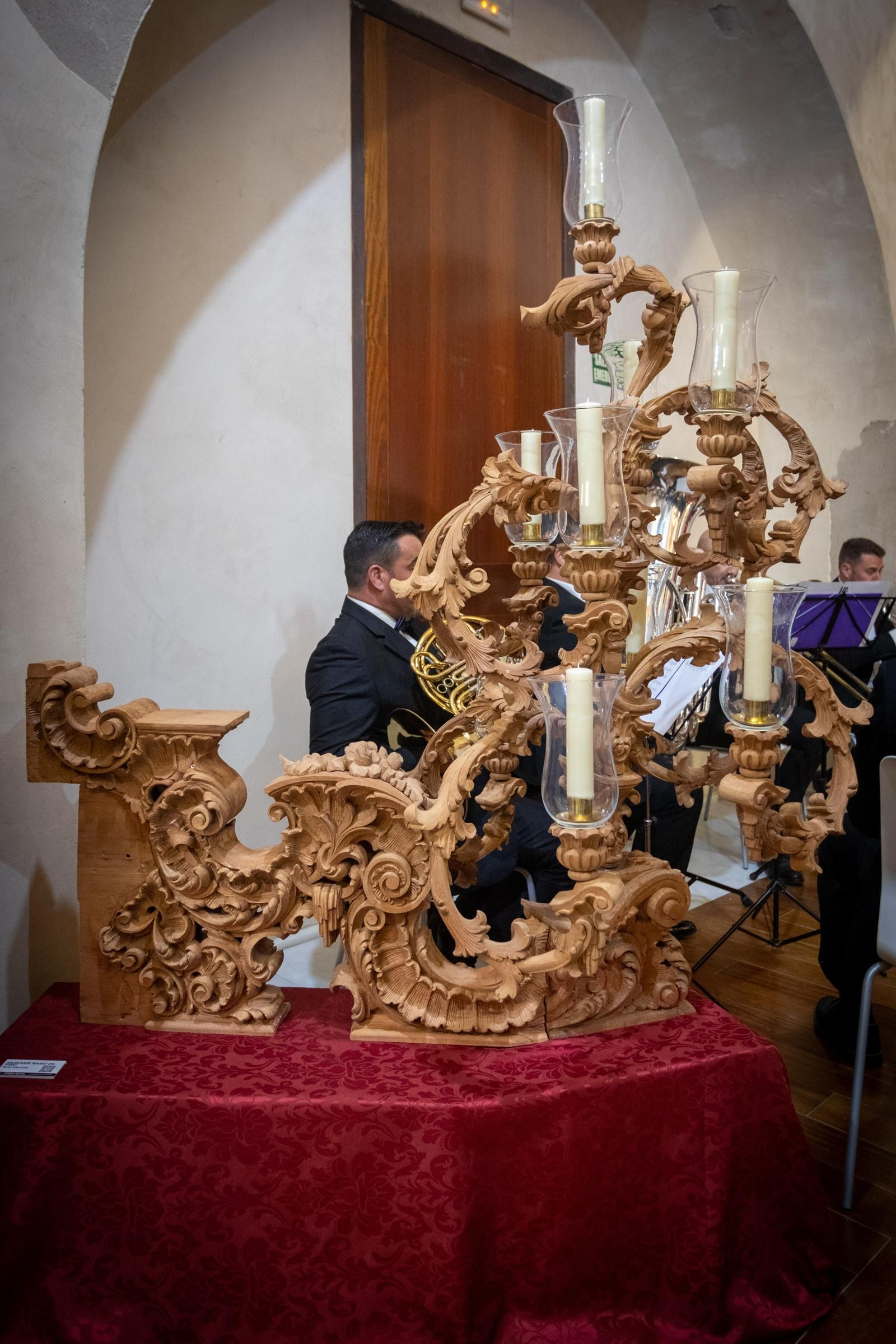 Las imágenes de la exposición Opera Nova, estrenos de las hermandades de San Fernando