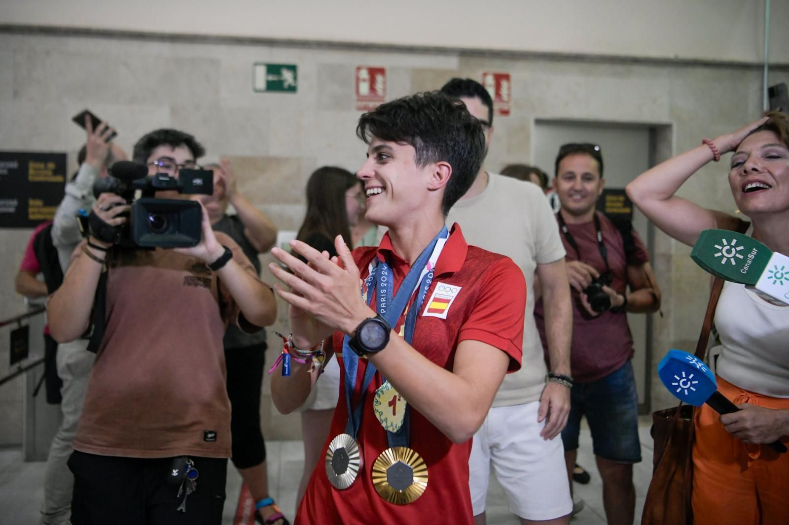 Granada recibe a la campeona María Pérez, en imágenes