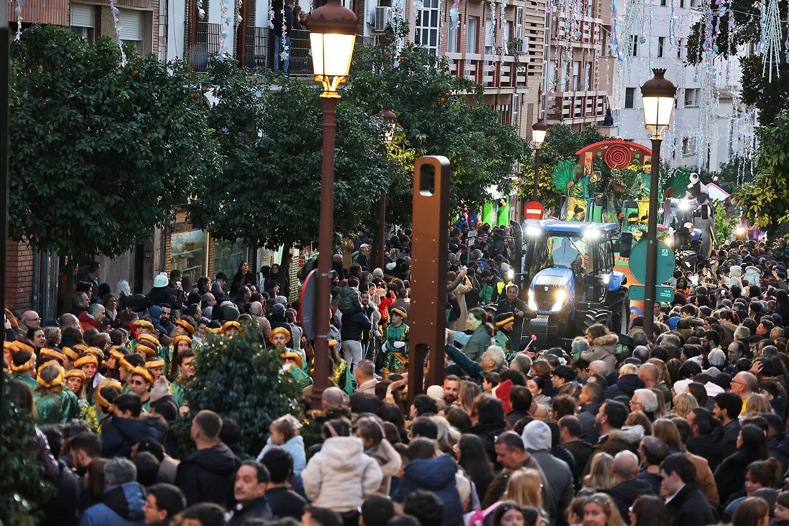 Las mejores fotografías de la salida y recorrido de la cabalgata de Reyes Magos 2026