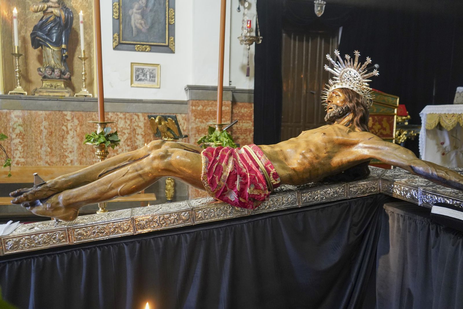 El besapiés al Cristo de San Agustín, en imágenes
