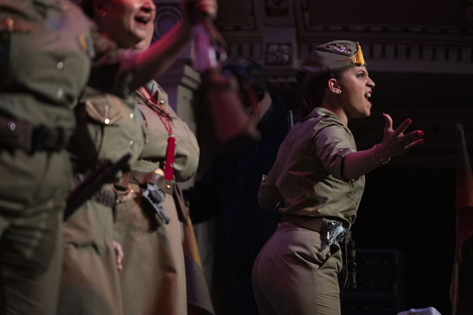 Imágenes de la actuación de la comparsa de Punta Umbría 'Las intrépidas' en el Carnaval Colombino