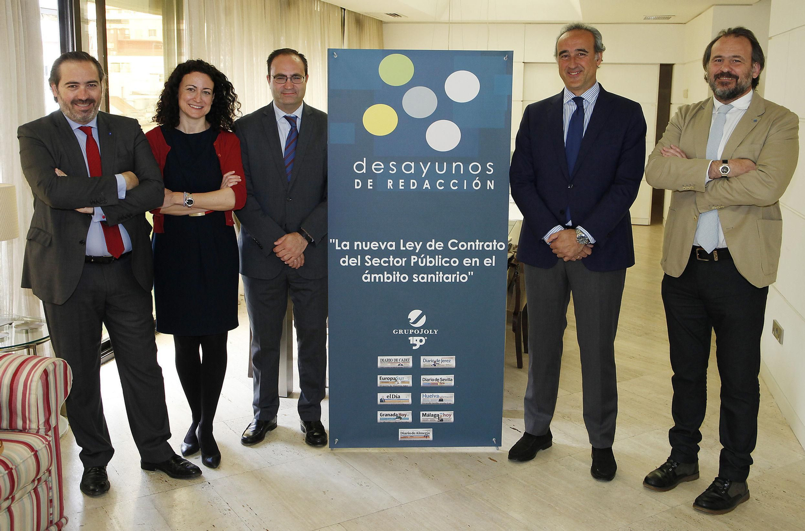 Foto de familia de los participantes en el desayuno organizado por el Grupo Joly.