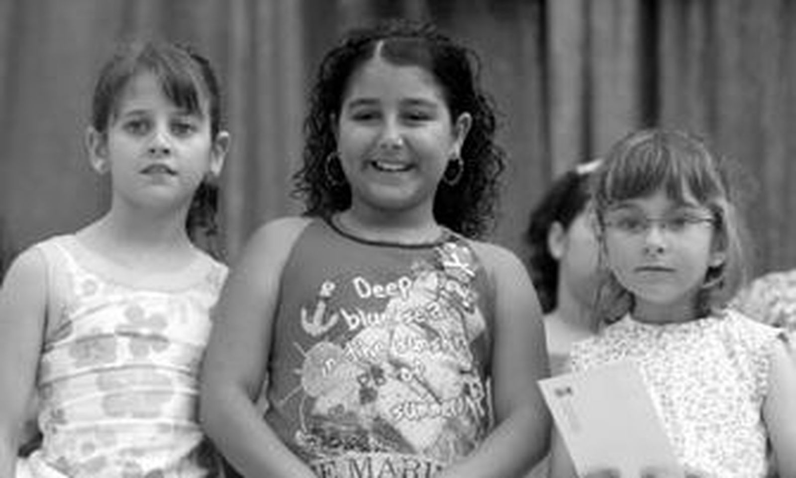 La reina Corolina Mateos, junto a sus damas de honor.