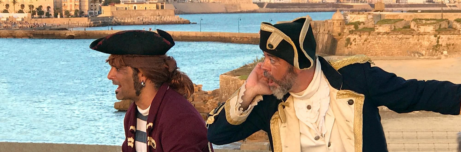 Joaquín Varela y Sergio Torrecillas, de De Ida y Vuelta, en el Castillo de San Sebastián de Cádiz.