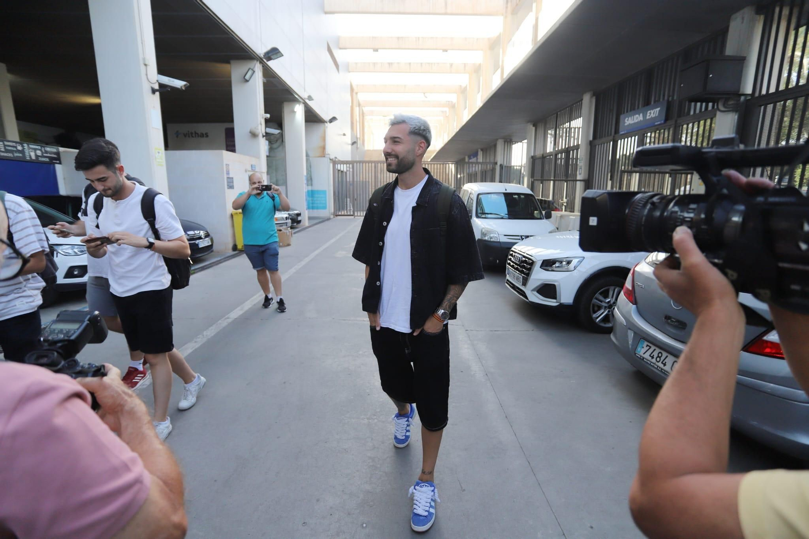 Las fotos de Álex Pastor, primer fichaje del Málaga, en La Rosaleda