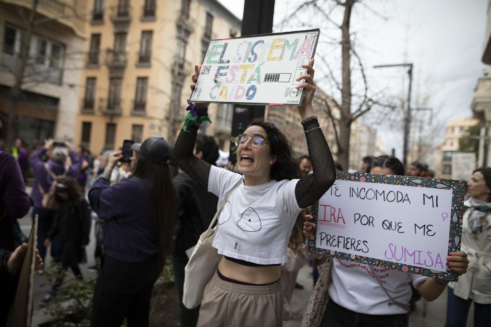Las mejores imágenes de la manifestación del 8M en Granada