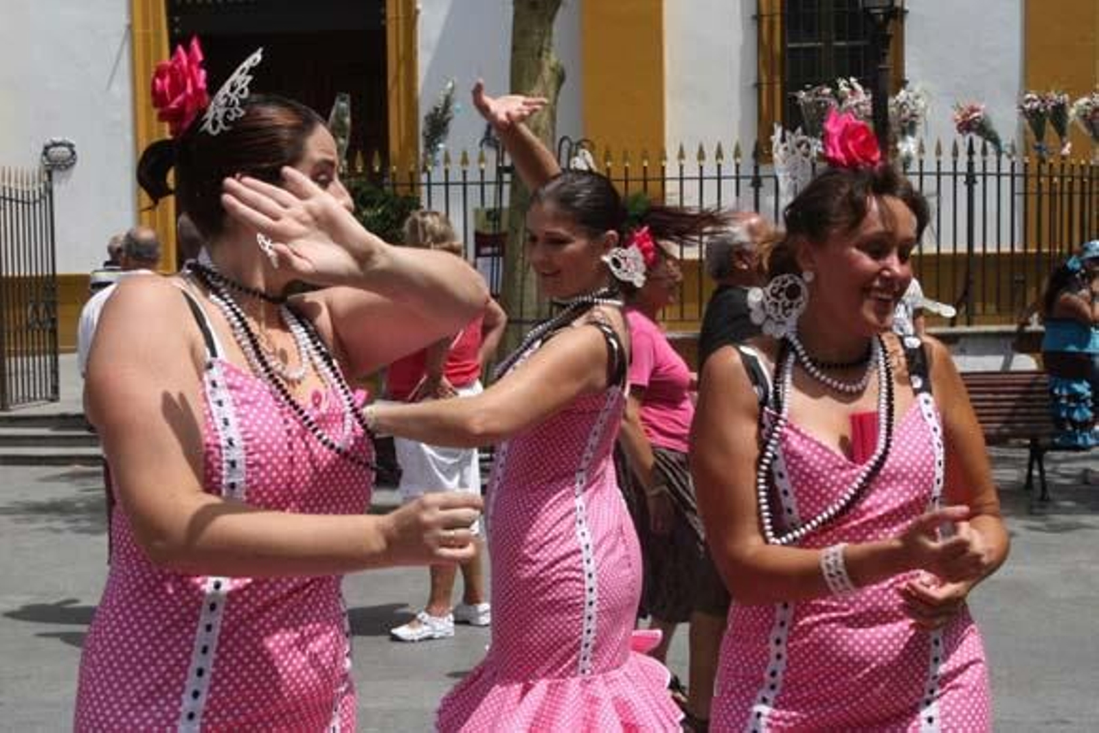 Los linenses se volcaron en la celebración del Domingo Rociero y el Real y el centro tuvieron un gran ambiente

Foto: Paco Guerrero