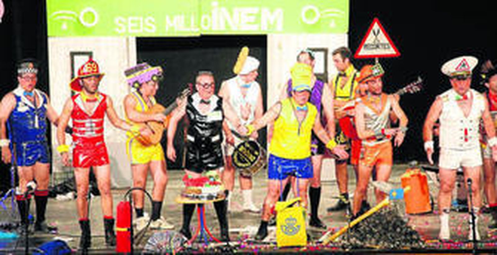 La chirigota Cuidado que voy, primer premio de su modalidad en el concurso ayamontino el pasado año.