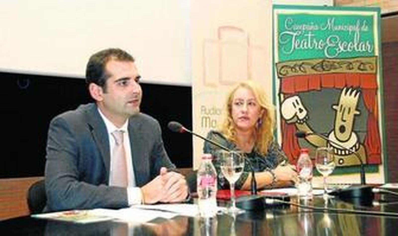 Ramón Fernández Pacheco con Carmen Giménez presentando ayer la campaña.