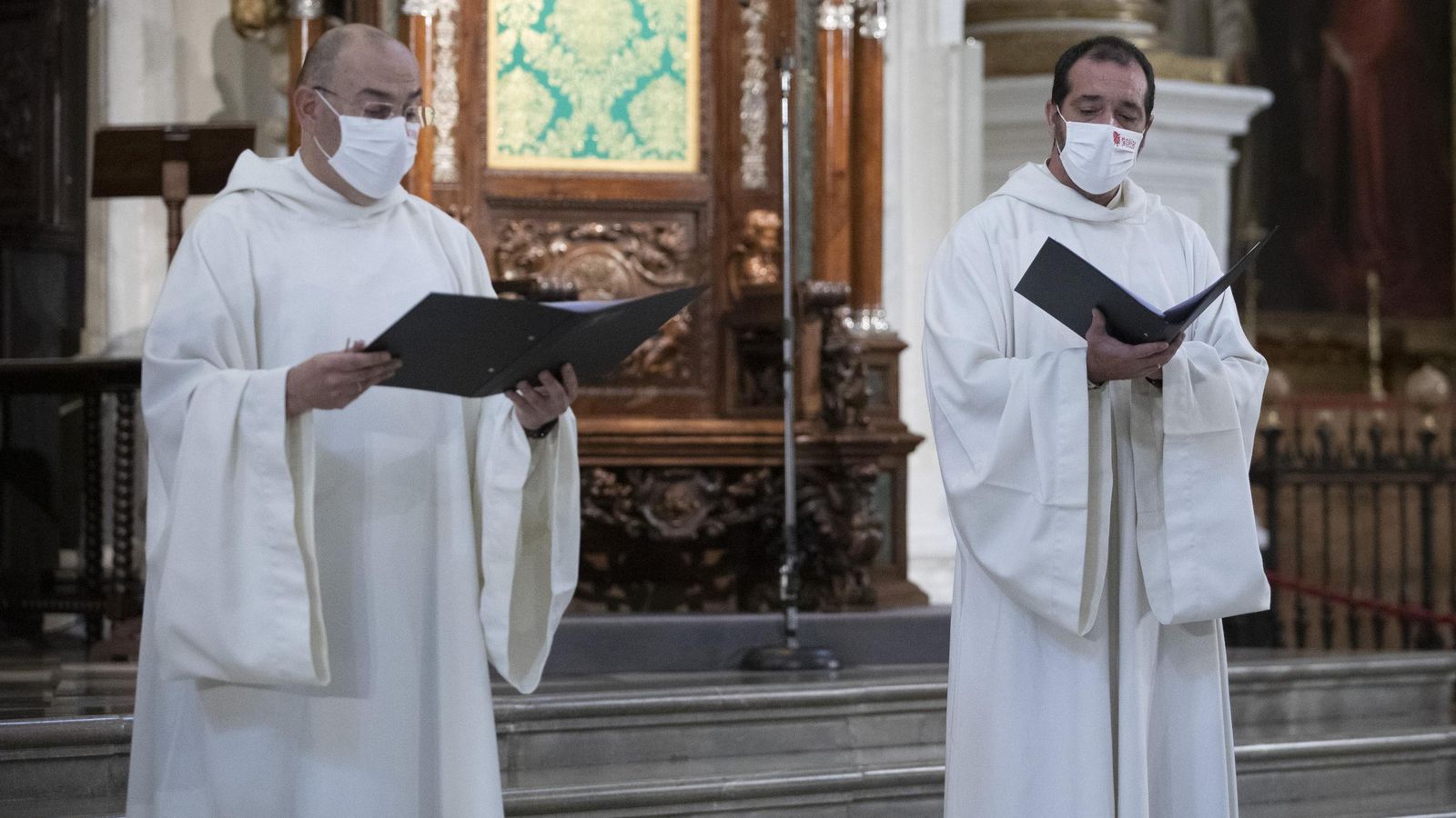 Dos miembros de Schola Antiqua