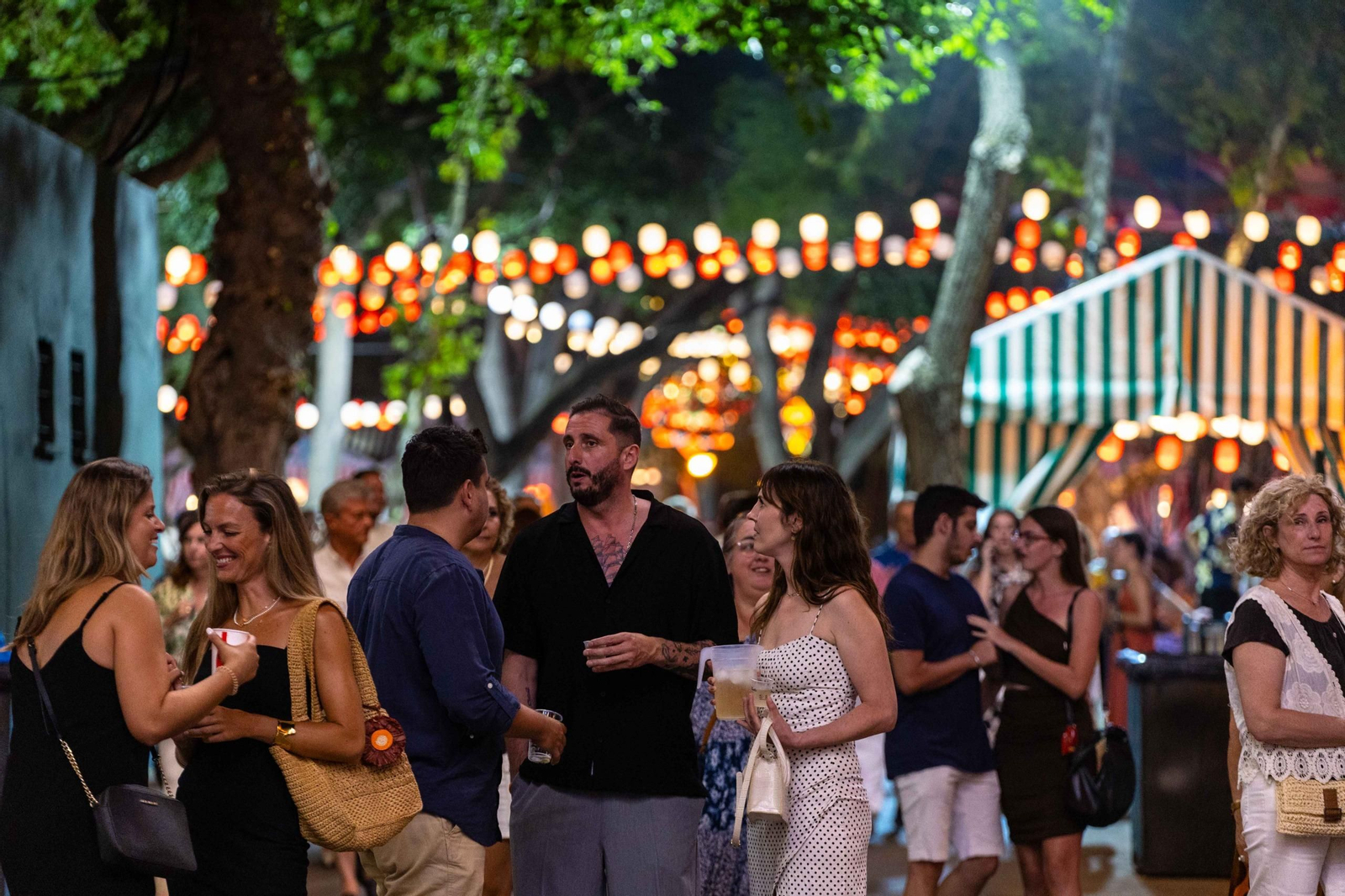 Ambiente en las calles del recinto ferial, en San Fernando