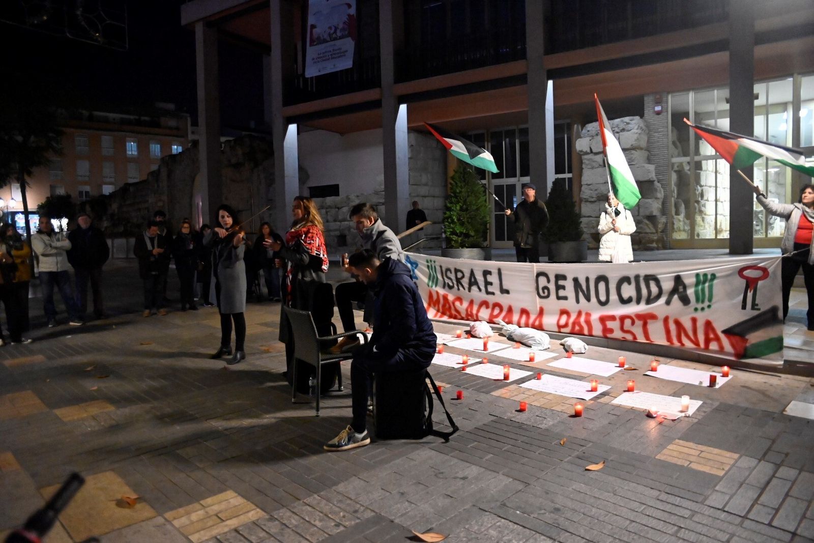 La vigilia en solidaridad con el pueblo palestino en Córdoba, en imágenes