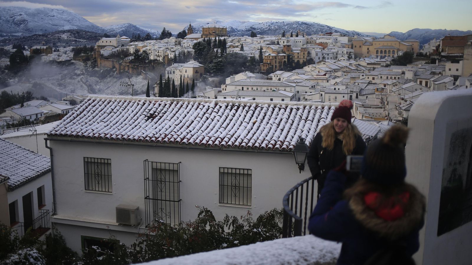 Vista de Ronda desde uno de sus miradores tras una nevada.
