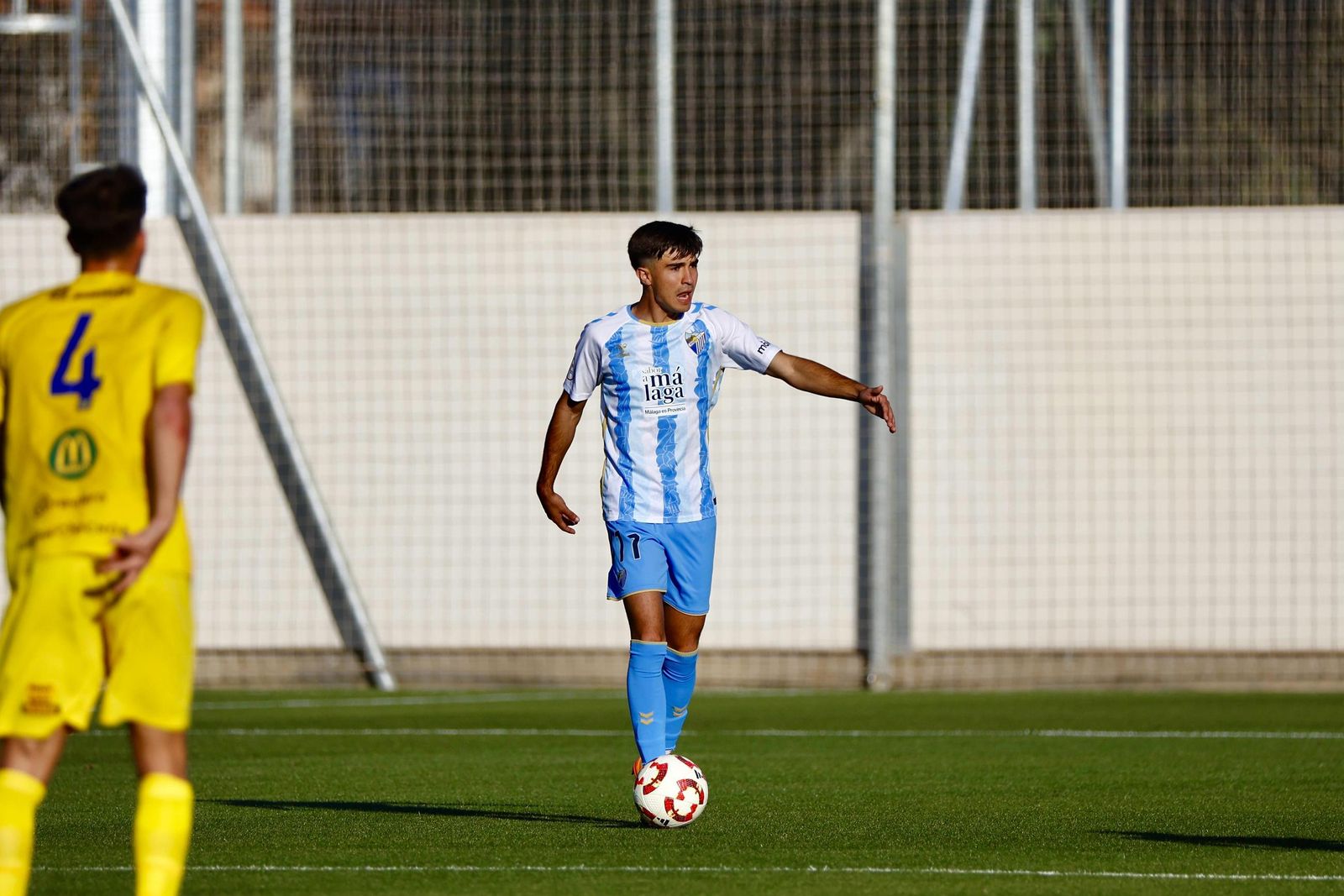 El Atlético Malagueño no pasa del 0-0 con el Marbellí y el Jaén lo celebra