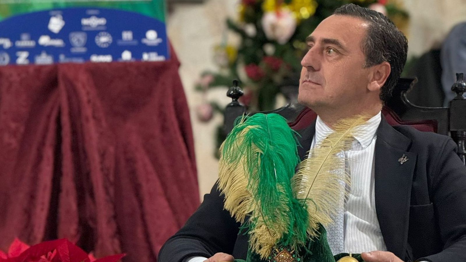 Julián García de la Borbolla González durante su coronación.