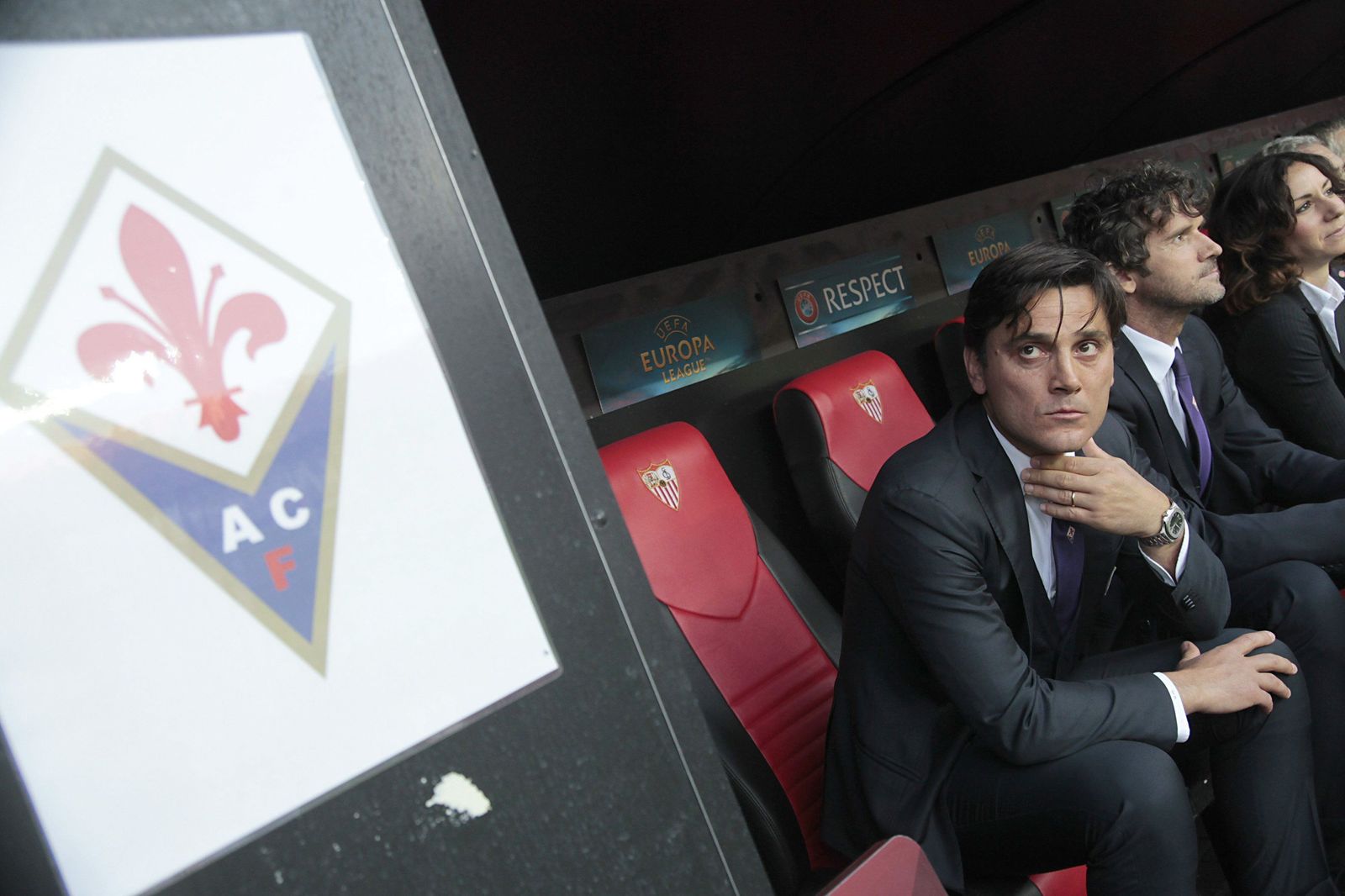 Vincenzo Montella, en el banquillo del Ramón Sánchez-Pizjuán dirigiendo a la Fiorentina en la semifinal de la Europa League de 2015.