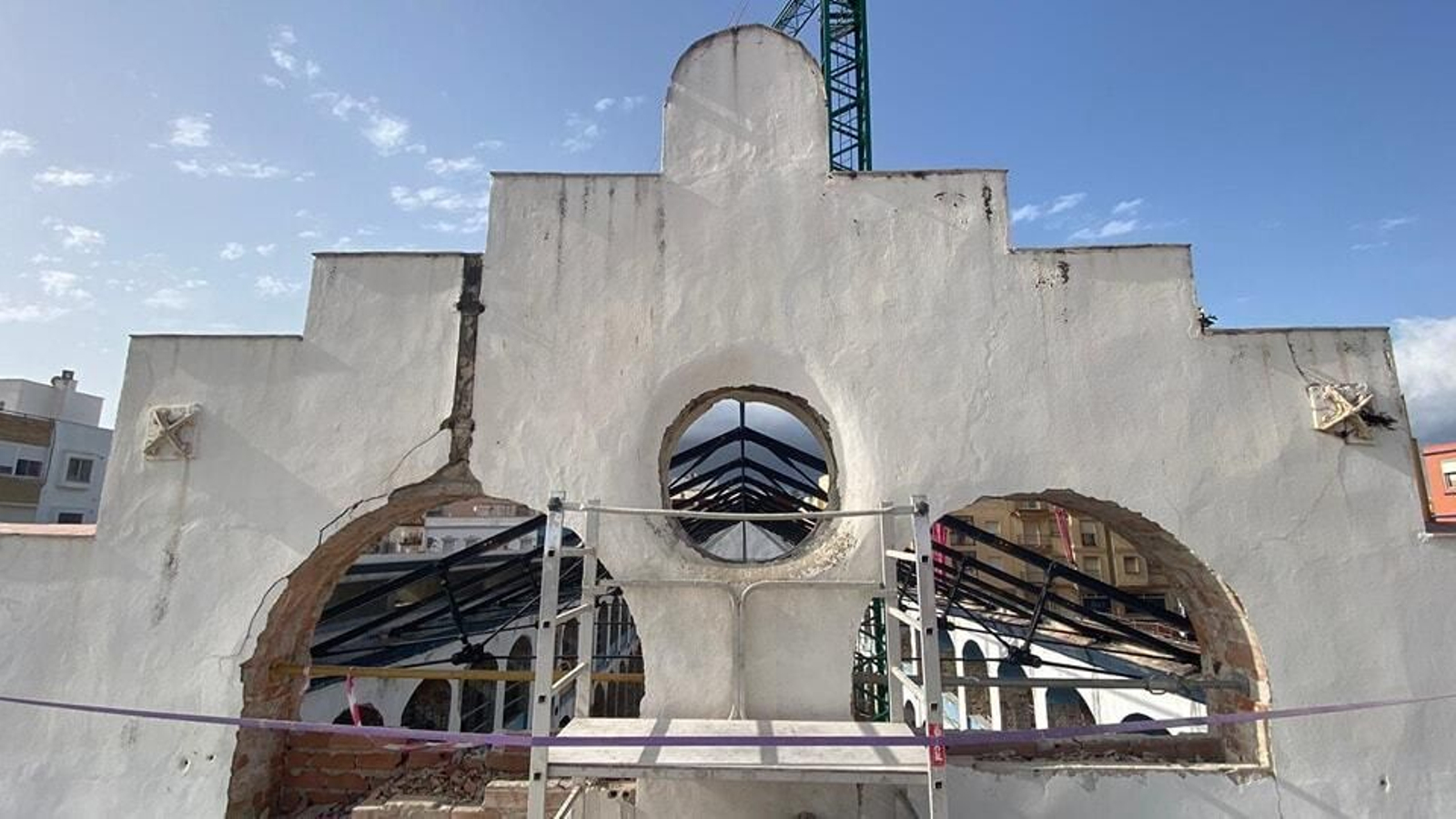 Los arcos y el hueco del reloj del mercado, recuperados.