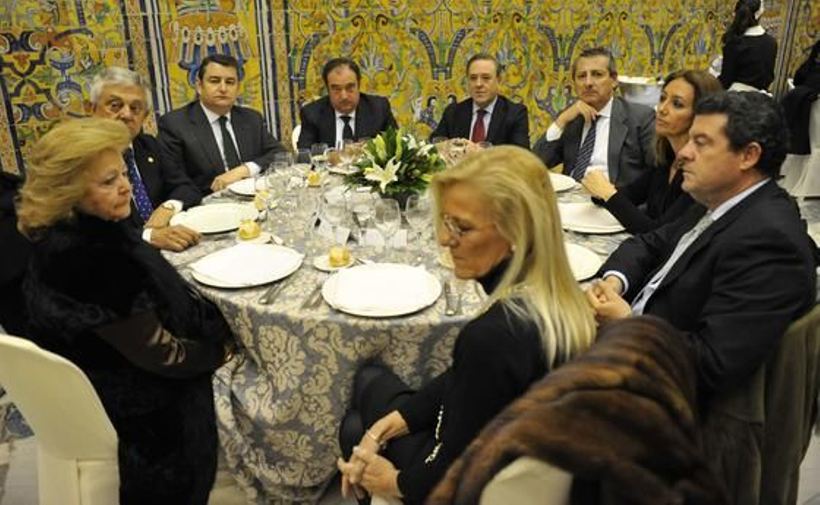 Carmen Maldonado, Francisco Herrero, Antonio Sanz, Tomás Valiente, Manuel Atencia, Jesús Maza, Esther Gordillo, Jesús García de Toledo y María del Carmen Rodríguez. 

Foto: Antonio Pizarro / Juan Carlos Vázquez / Victoria Hidalgo / Manuel Gómez
