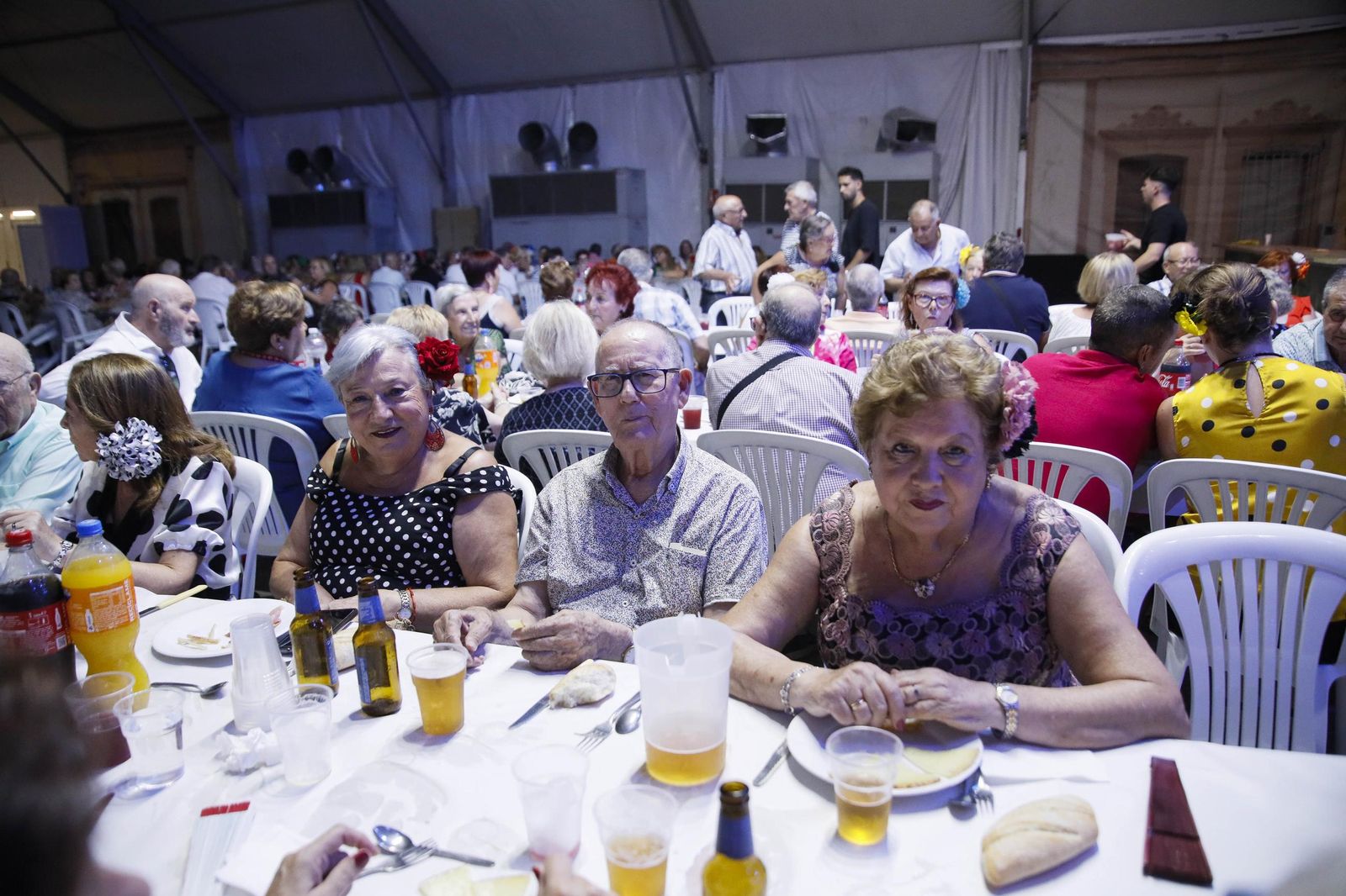 Las mejores imágenes del homenaje a los mayores en la caseta municipal de Almería