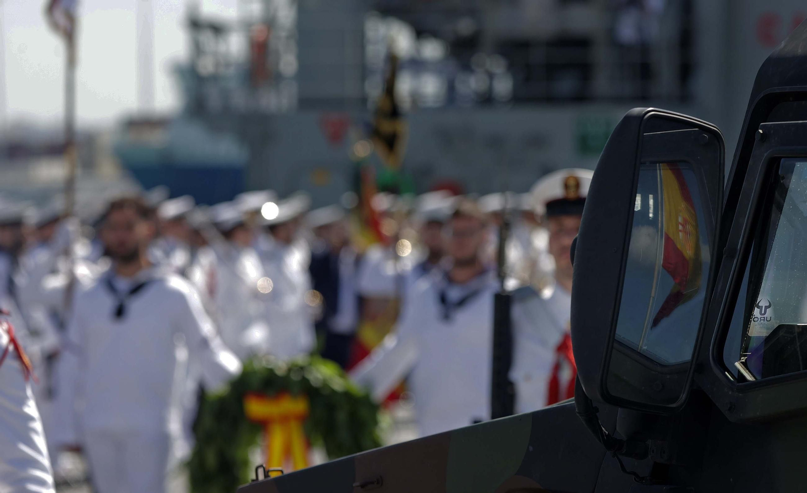 Fotos de la Jura de Bandera para personal civil a bordo del Buque de Asalto Anfibio 'Castilla' en Algeciras