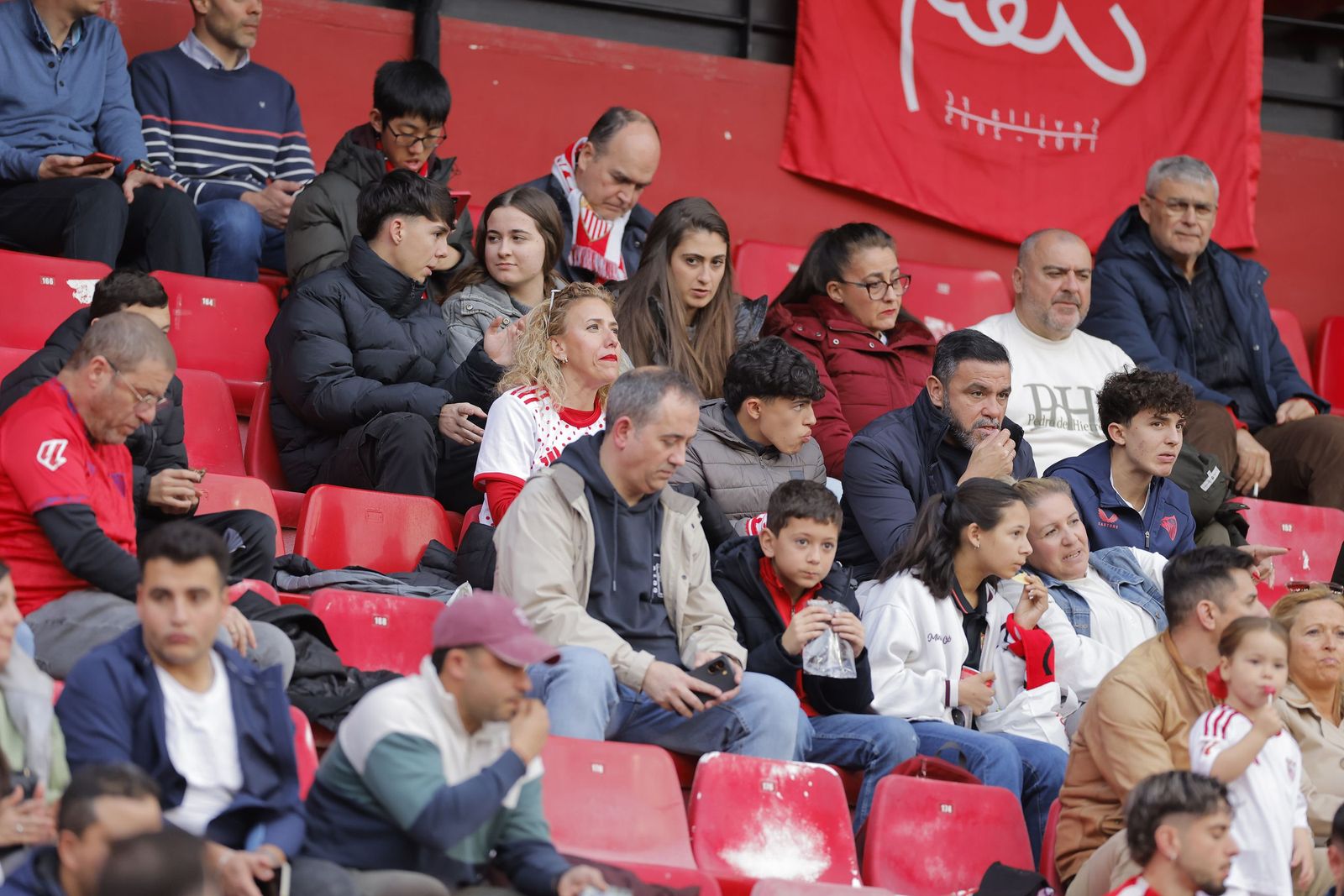 Búscate en las fotos del Sevilla fc - Rayo