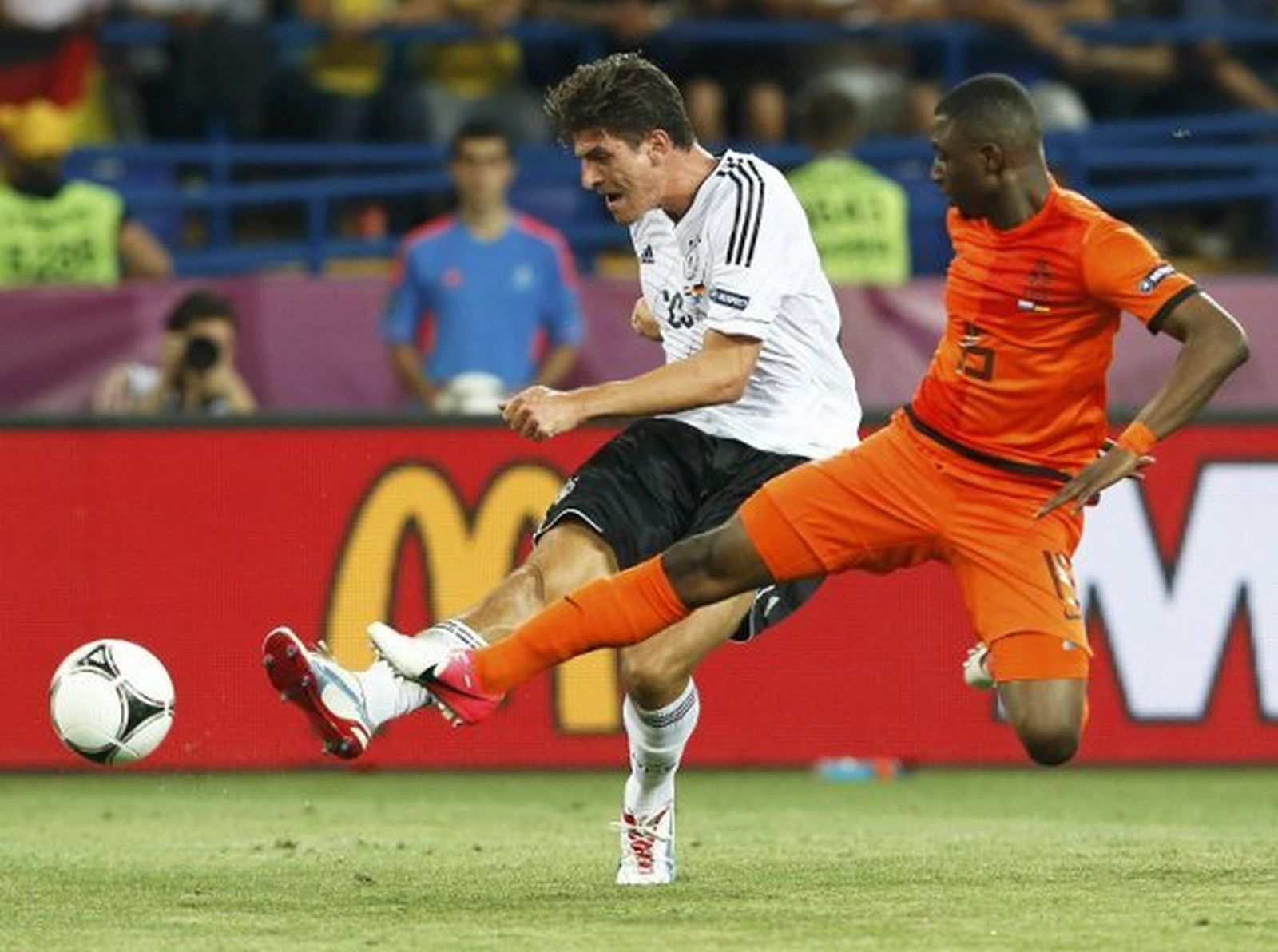 Alemania da un golpe en la mesa (1-2)