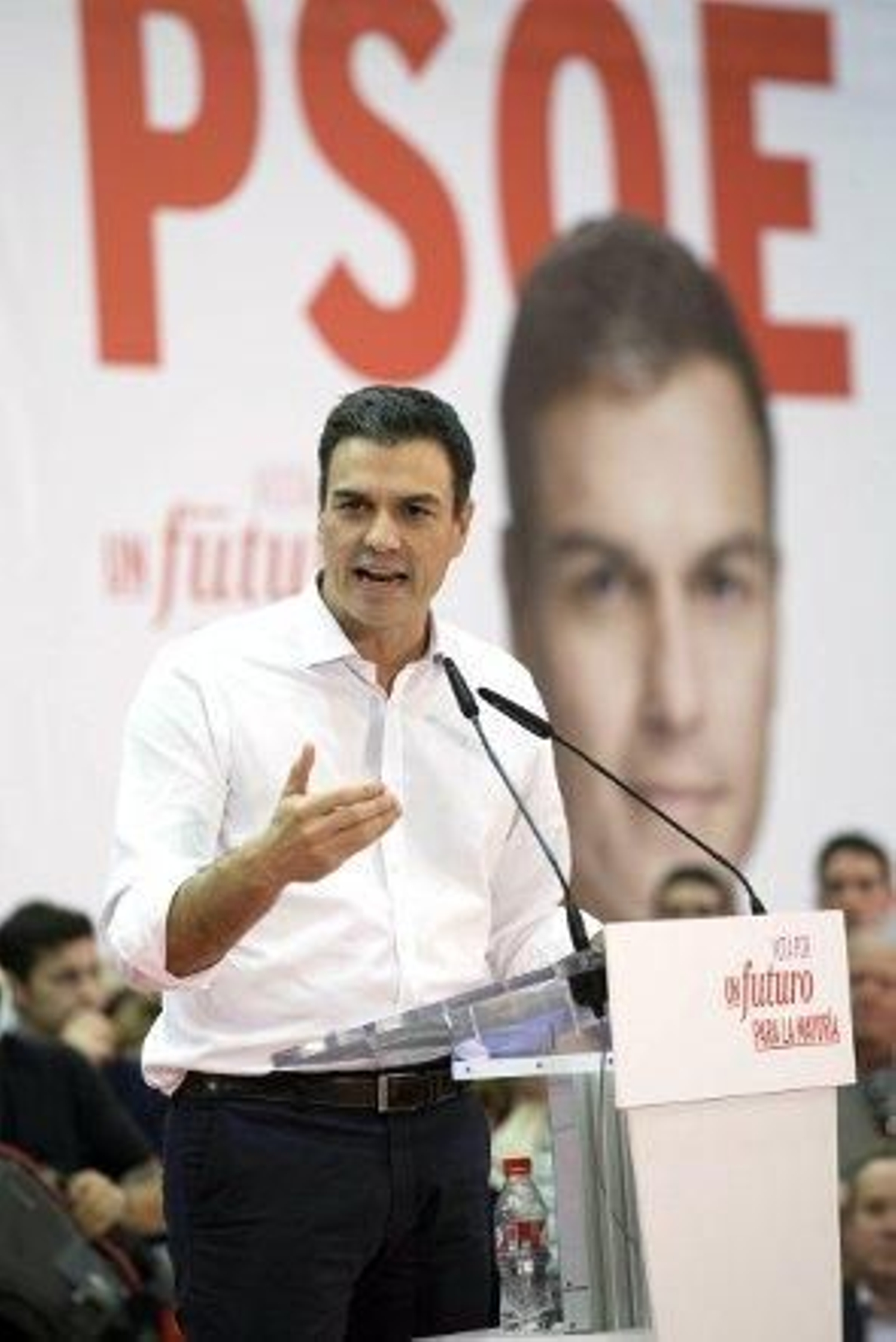Sánchez: "Chaves y Griñán no tienen ningún puesto, ¿por qué lo debe tener Rajoy?"