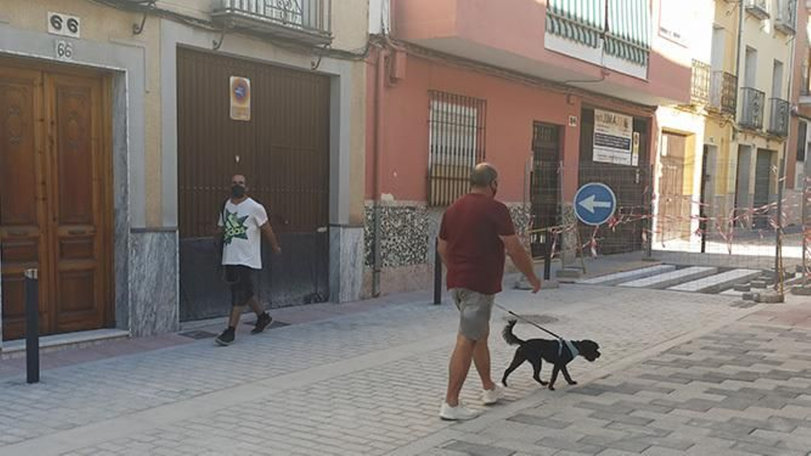 Calle Álamos de Lucena, a la altura del número 66.