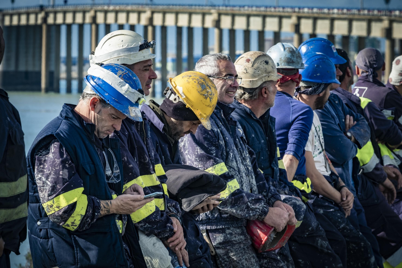 Imágenes de la protesta de las empresas auxiliares de Navantia Puerto Real en el Puente Carranza