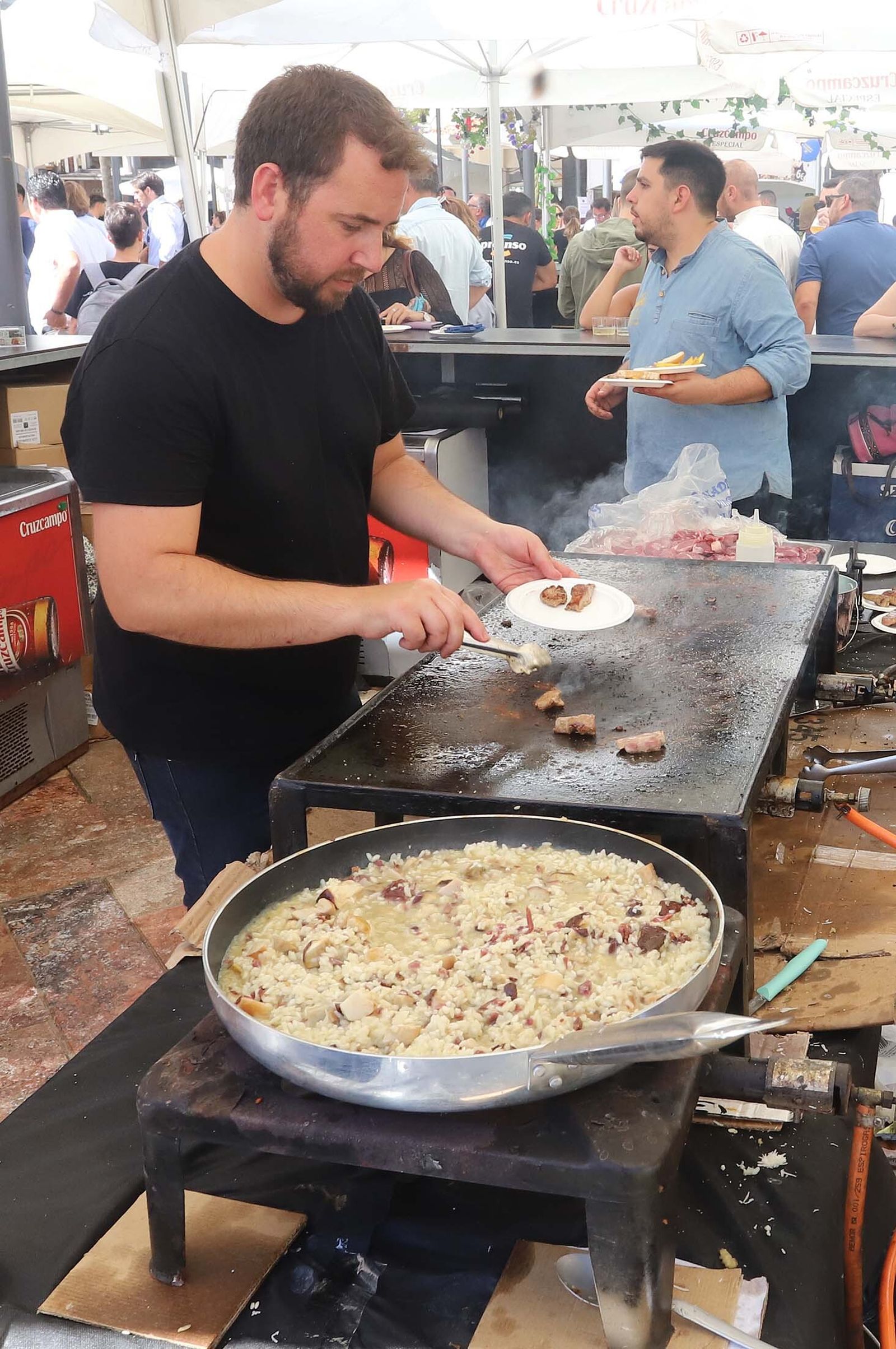 Imágenes del gran ambiente en el segundo día de la Feria de la Tapa