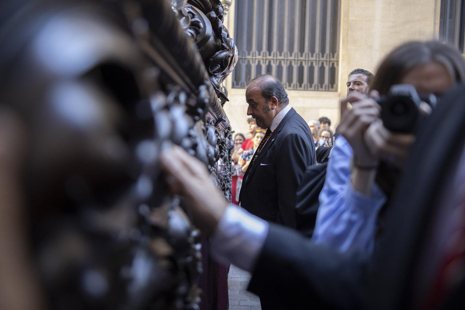 Imágenes de la salida extraordinaria de La Borriquita por las calles de Huelva